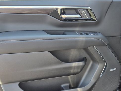 New 2026 Chevrolet Suburban Premier image 13