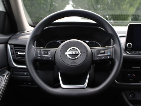 Used 2024 Nissan Rogue SV AWD/4WD image 17