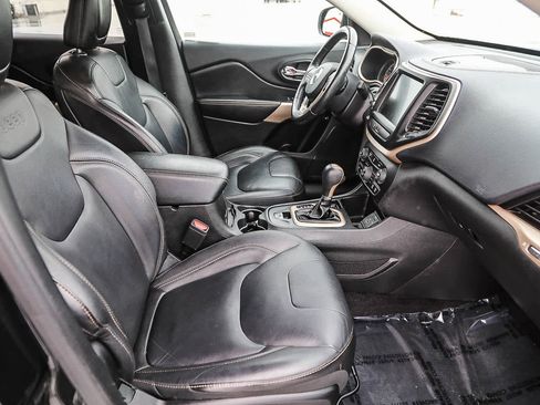 Used 2018 Jeep Cherokee Limited FWD image 16