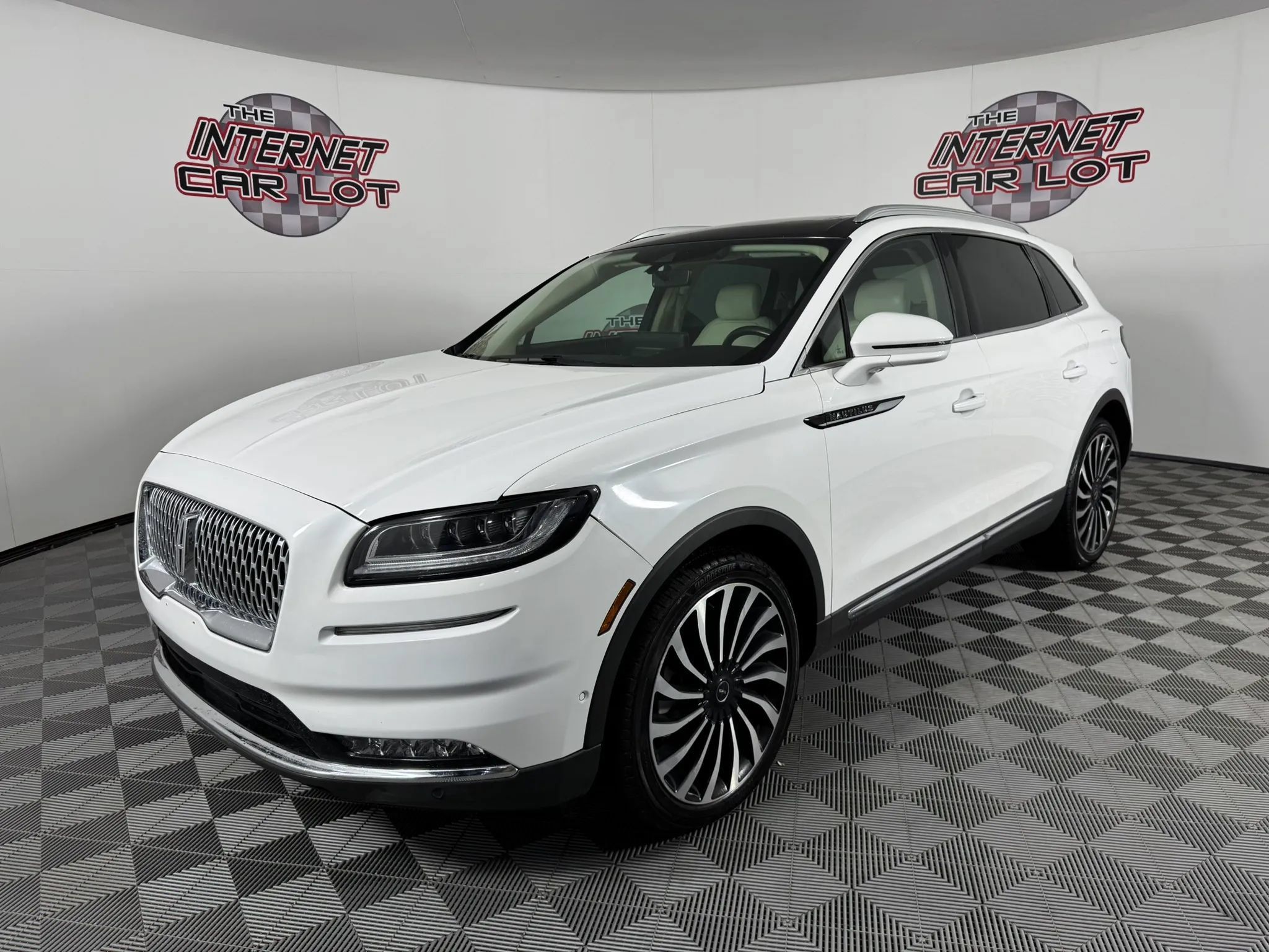 Used 2021 Lincoln Nautilus Black Label w/ Cargo Utility Package AWD/4WD image 3