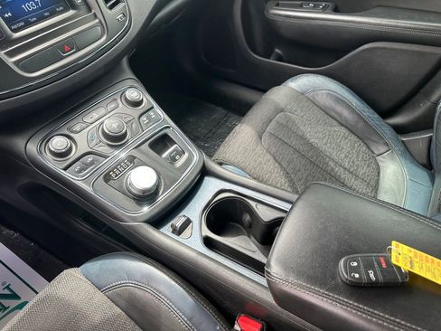Used 2015 Chrysler 200 S FWD image 17