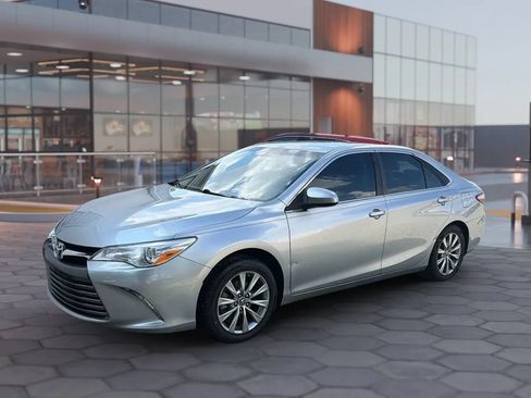 Used 2017 Toyota Camry XLE FWD image 2
