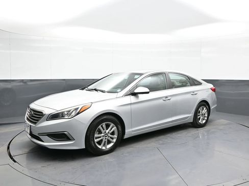 Used 2017 Hyundai Sonata SE image 10