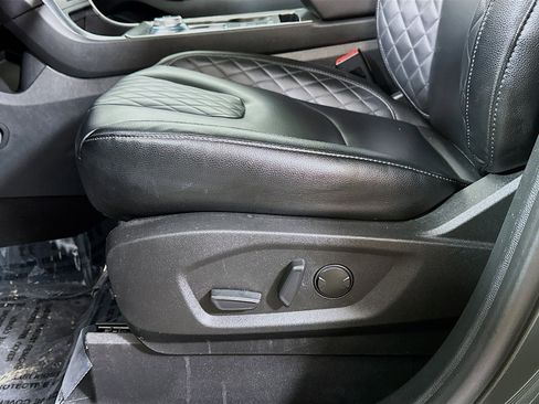 Used 2024 Ford Edge Titanium AWD/4WD image 18
