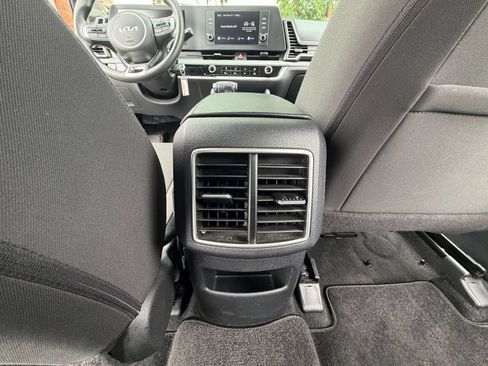 Used 2025 Kia Sportage LX FWD image 22