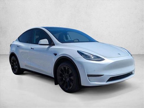 Used 2022 Tesla Model Y Long Range AWD/4WD image 3