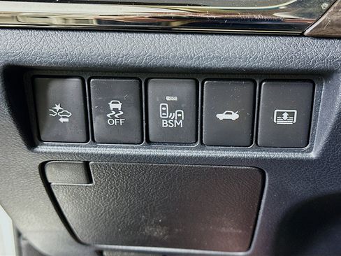 Used 2016 Toyota Avalon Limited w/ Toyota Safety Sense Package FWD image 17