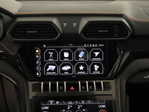 Used 2022 Lamborghini Urus image 19