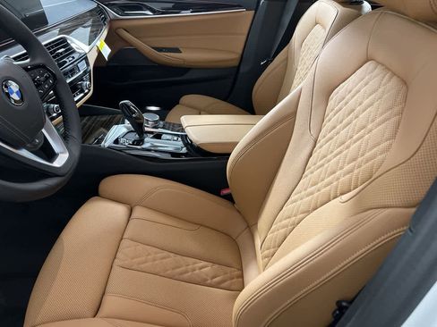 Certified 2023 BMW 530i xDrive w/ Premium Package image 9