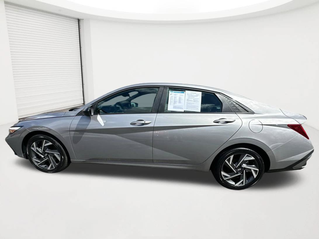 Certified 2025 Hyundai Elantra SEL FWD image 8