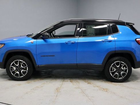 Used 2025 Jeep Compass Trailhawk AWD/4WD image 7
