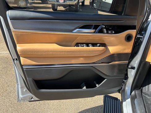 Used 2023 Jeep Grand Wagoneer Series III w/ Rear Seat Video Group 1 image 9