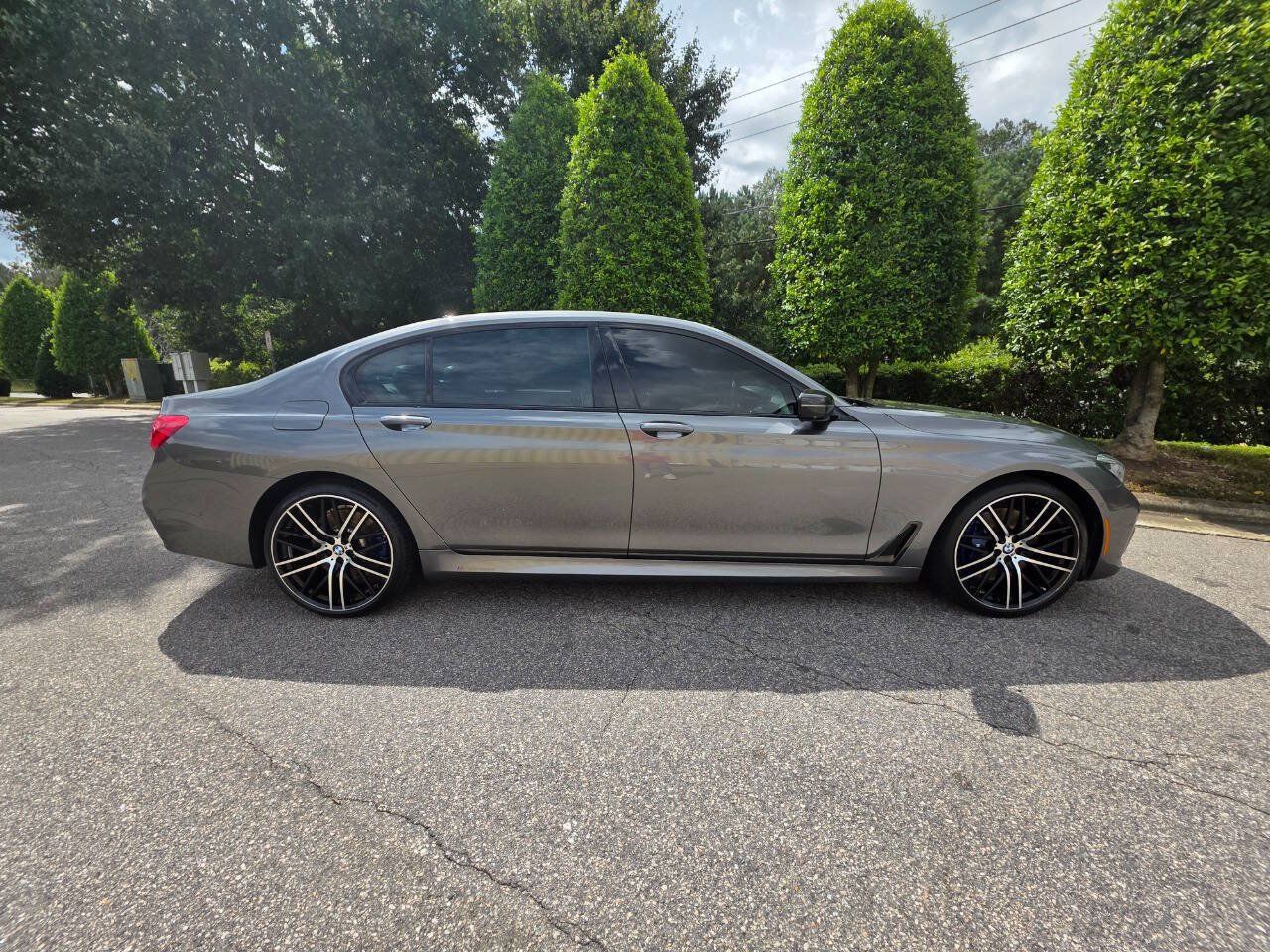 Used 2019 BMW 750i xDrive w/ Executive Package AWD/4WD image 6