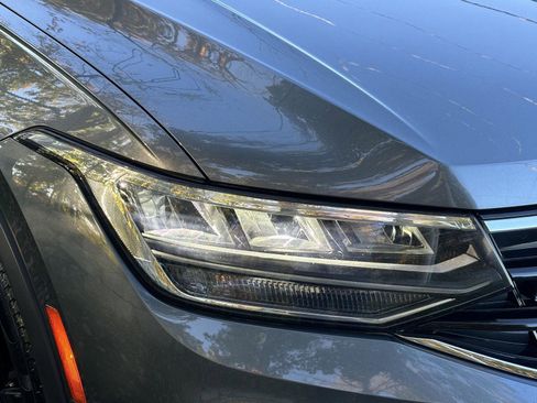 Used 2022 Volkswagen Tiguan SE R-Line image 21