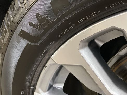 Used 2021 GMC Yukon Denali w/ Denali Premium Package image 36