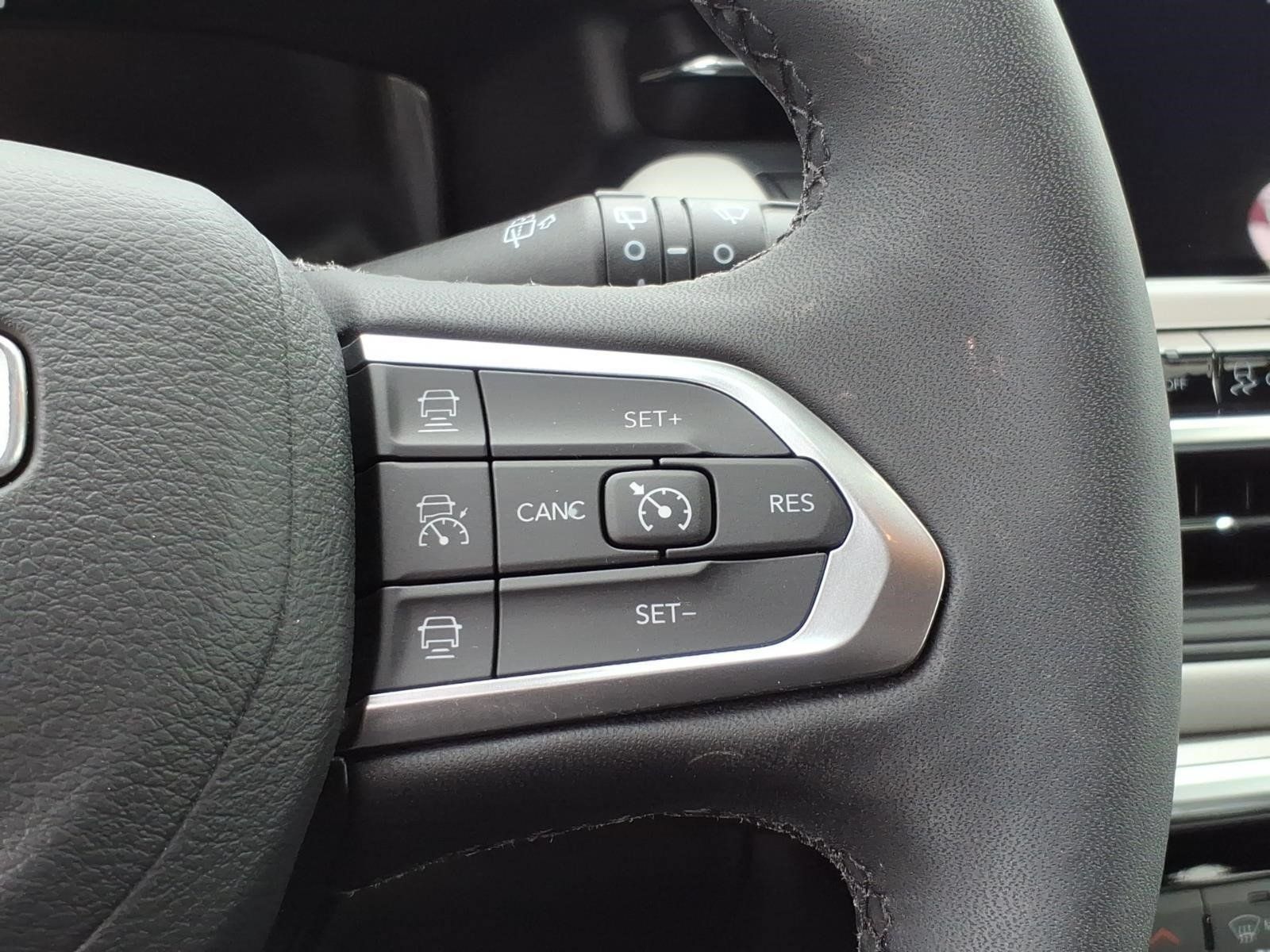 Used 2025 Jeep Compass Limited w/ Elite Group AWD/4WD image 18