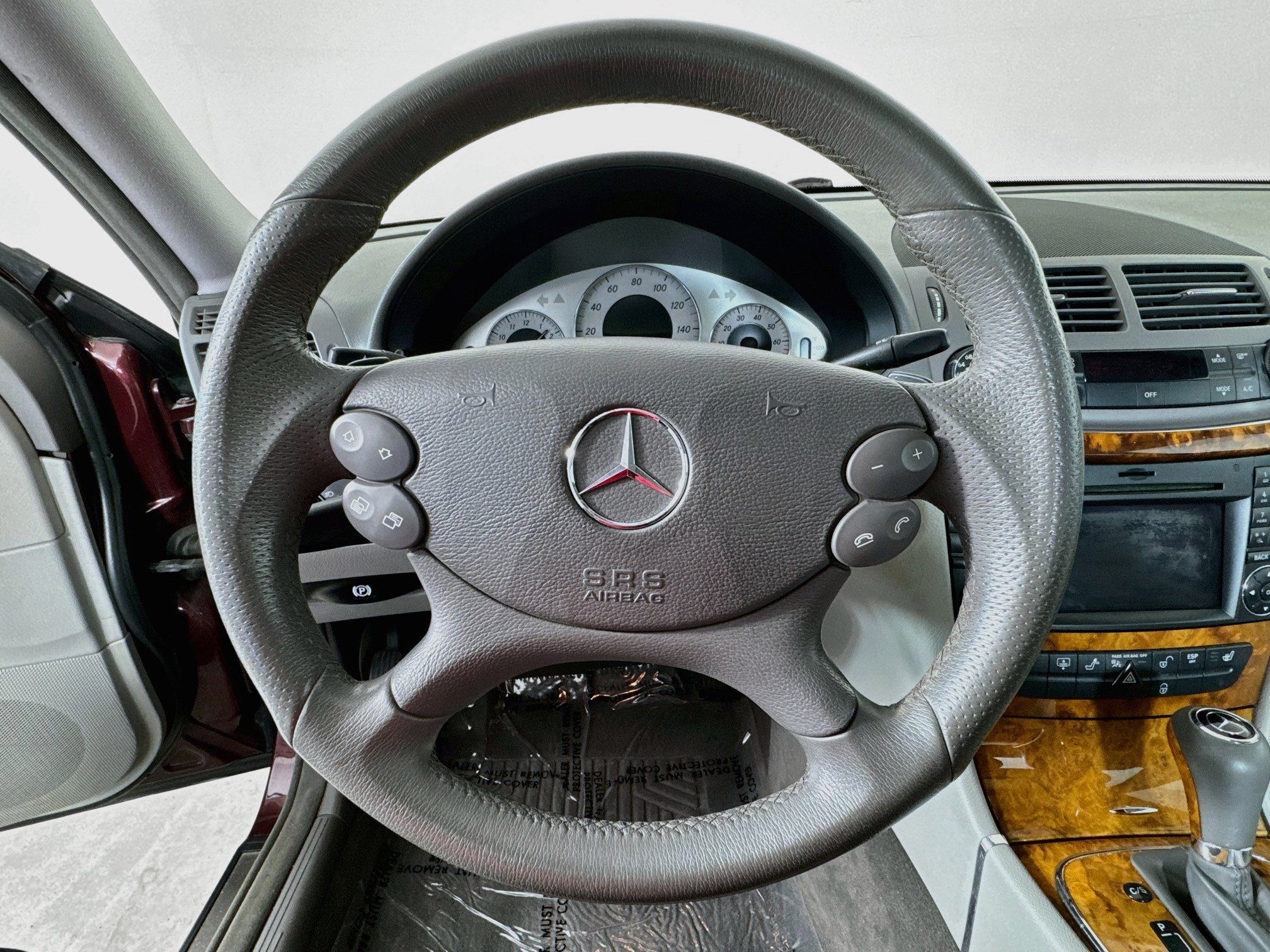 Used 2009 Mercedes-Benz E 350 4MATIC Sedan image 11