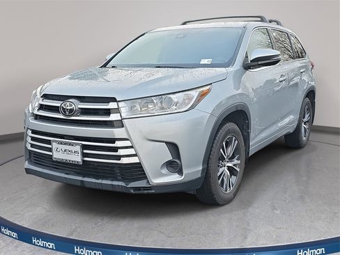 Used 2017 Toyota Highlander LE image 1