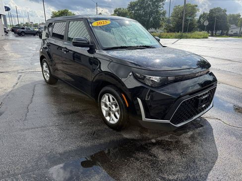 Used 2025 Kia Soul LX FWD image 4