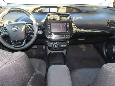 Used 2022 Toyota Prius LE image 10