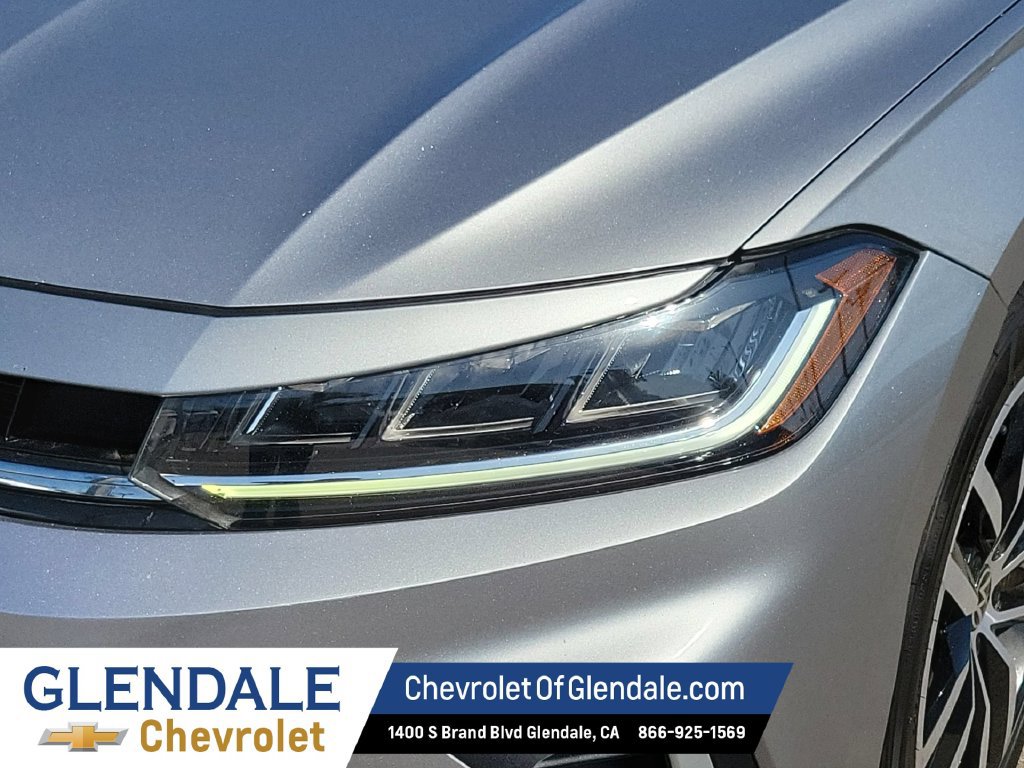 Used 2025 Volkswagen Jetta SE FWD image 9