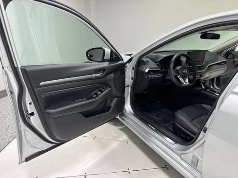 Used 2023 Nissan Altima 2.5 SL AWD/4WD image 12