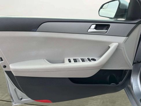 Used 2015 Hyundai Sonata SE FWD image 11