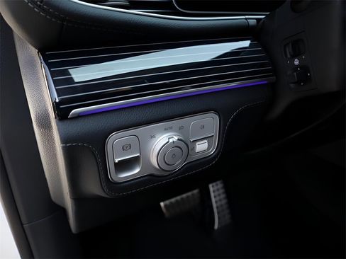 New 2026 Mercedes-Benz GLS 450 4MATIC image 35