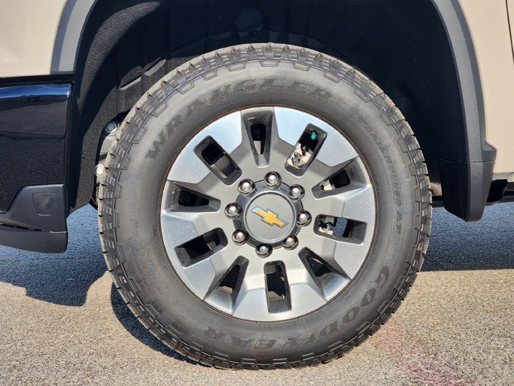 New 2026 Chevrolet Silverado 2500 Custom w/ Custom Value Package AWD/4WD image 10