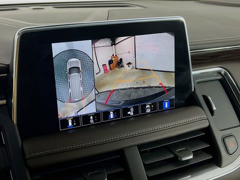 Used 2022 Chevrolet Tahoe Z71 w/ Off-Road Capability Package image 16