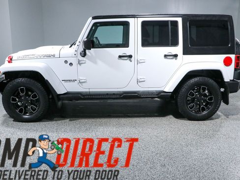 Used 2017 Jeep Wrangler Unlimited Sahara AWD/4WD image 10