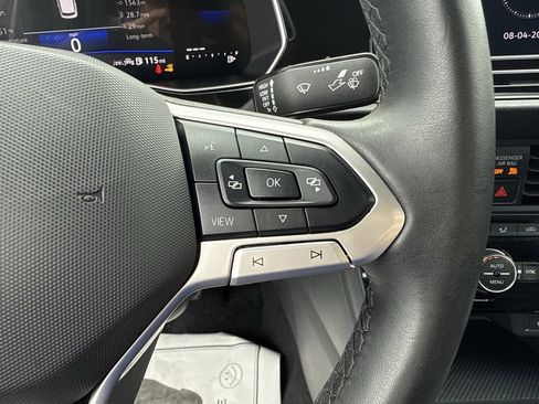 Used 2024 Volkswagen Jetta SE image 3