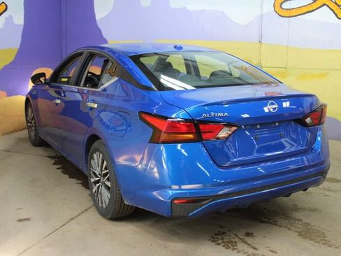 Used 2025 Nissan Altima 2.5 SV FWD image 6