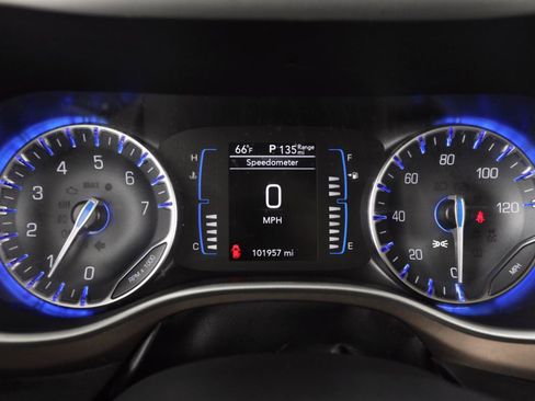 Used 2021 Chrysler Voyager Lxi FWD image 21