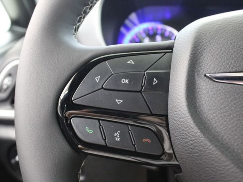 Used 2024 Chrysler Pacifica Touring image 27