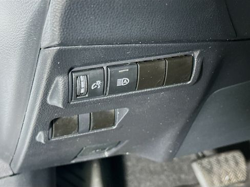 Used 2024 Toyota Corolla Cross LE FWD image 17