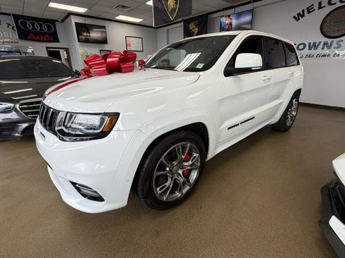 Used 2021 Jeep Grand Cherokee SRT image 6