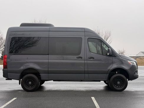 Used 2023 Mercedes-Benz Sprinter 2500 image 9