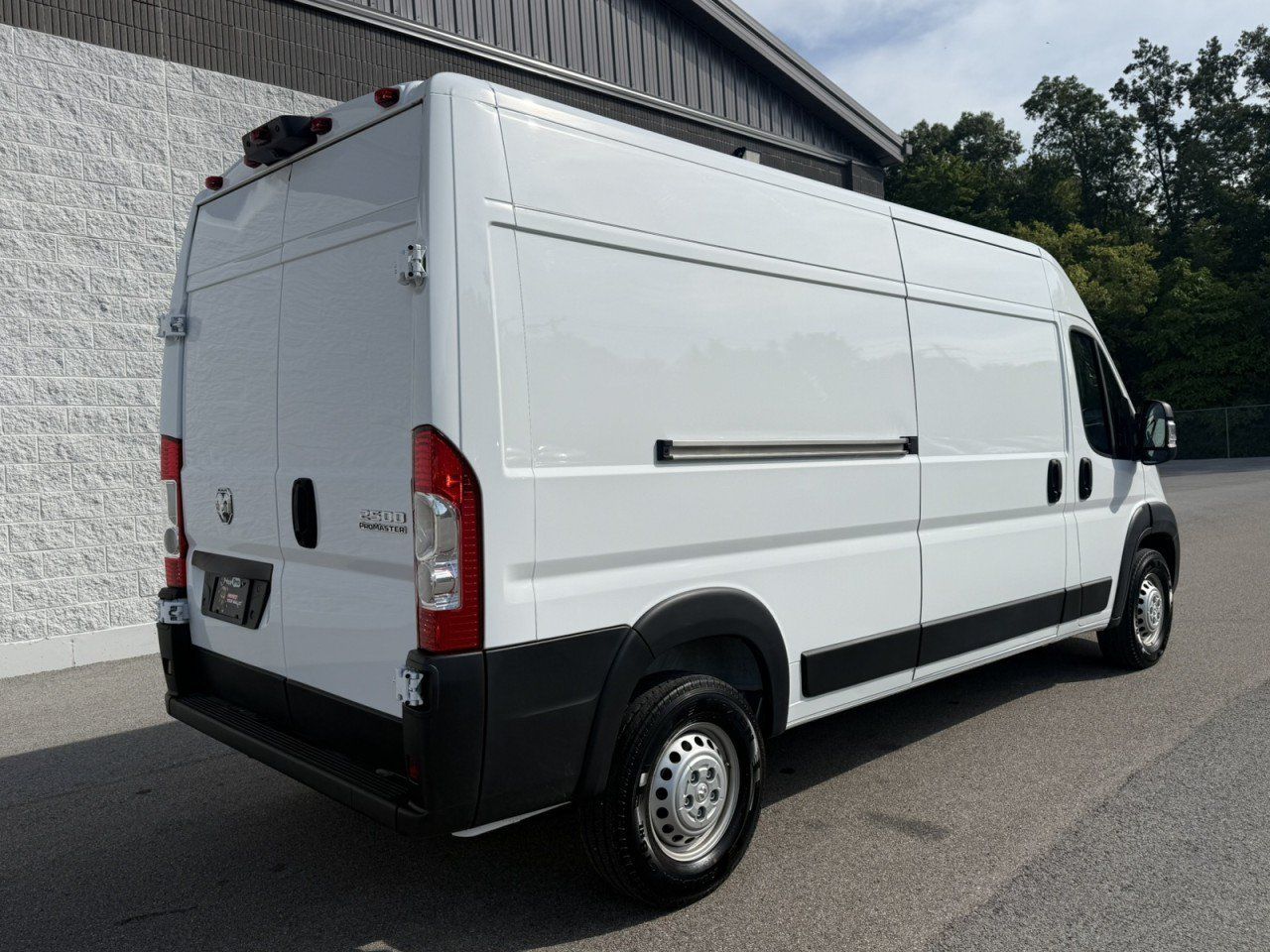 Used 2026 RAM ProMaster 2500 w/ Convenience Group FWD image 9