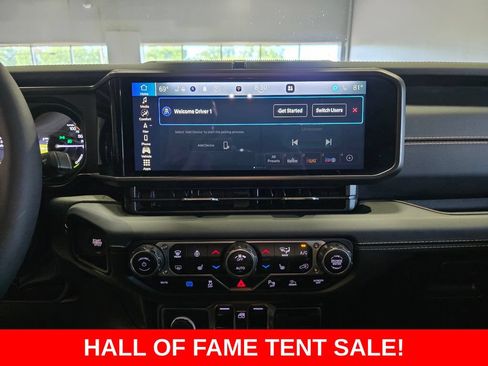 Used 2024 Jeep Wrangler Unlimited Sahara w/ Technology Group AWD/4WD image 10