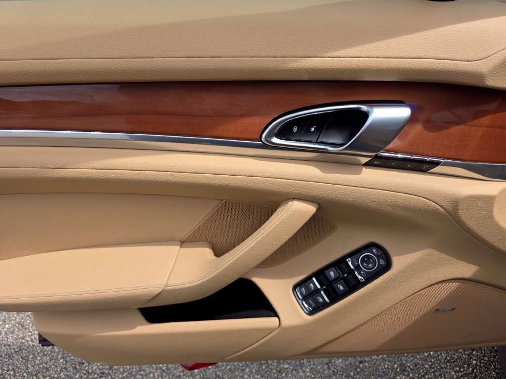 Used 2014 Porsche Panamera 4 AWD/4WD image 29