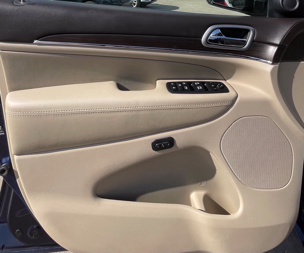 Used 2018 Jeep Grand Cherokee Overland RWD image 32