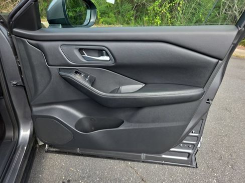 Certified 2025 Nissan Rogue SV FWD image 38