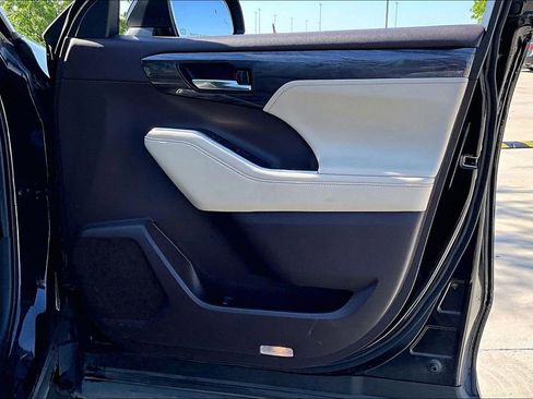 Used 2020 Toyota Highlander Limited FWD image 23