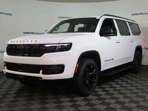 New 2025 Jeep Wagoneer L Series II w/ Convenience Group I image 13