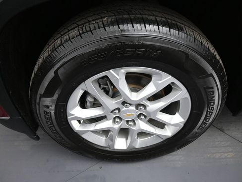 Used 2021 Chevrolet Traverse LT image 14