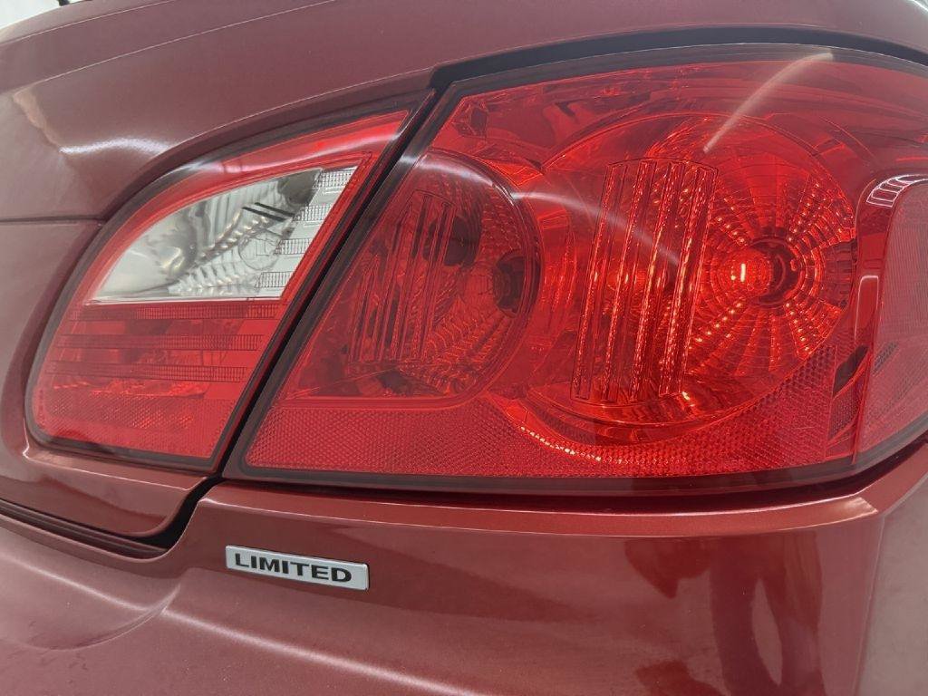 Used 2010 Chrysler Sebring Limited FWD image 36