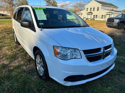 Used 2015 Dodge Grand Caravan SE w/ Quick Order Package 29E SE image 3