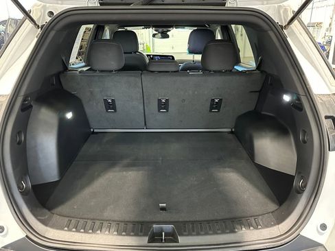 Used 2026 Chevrolet Equinox LT AWD/4WD image 30