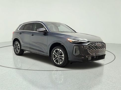 Used 2025 Audi Q5 Premium w/ Premium Plus AWD/4WD image 3
